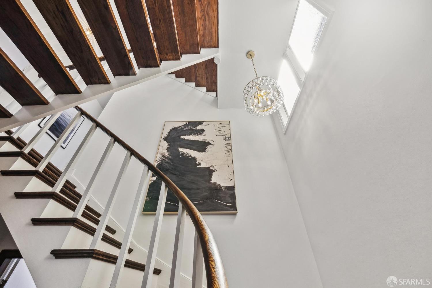 Detail Gallery Image 28 of 82 For 2260 Leavenworth St, San Francisco,  CA 94133 - 5 Beds | 4/1 Baths
