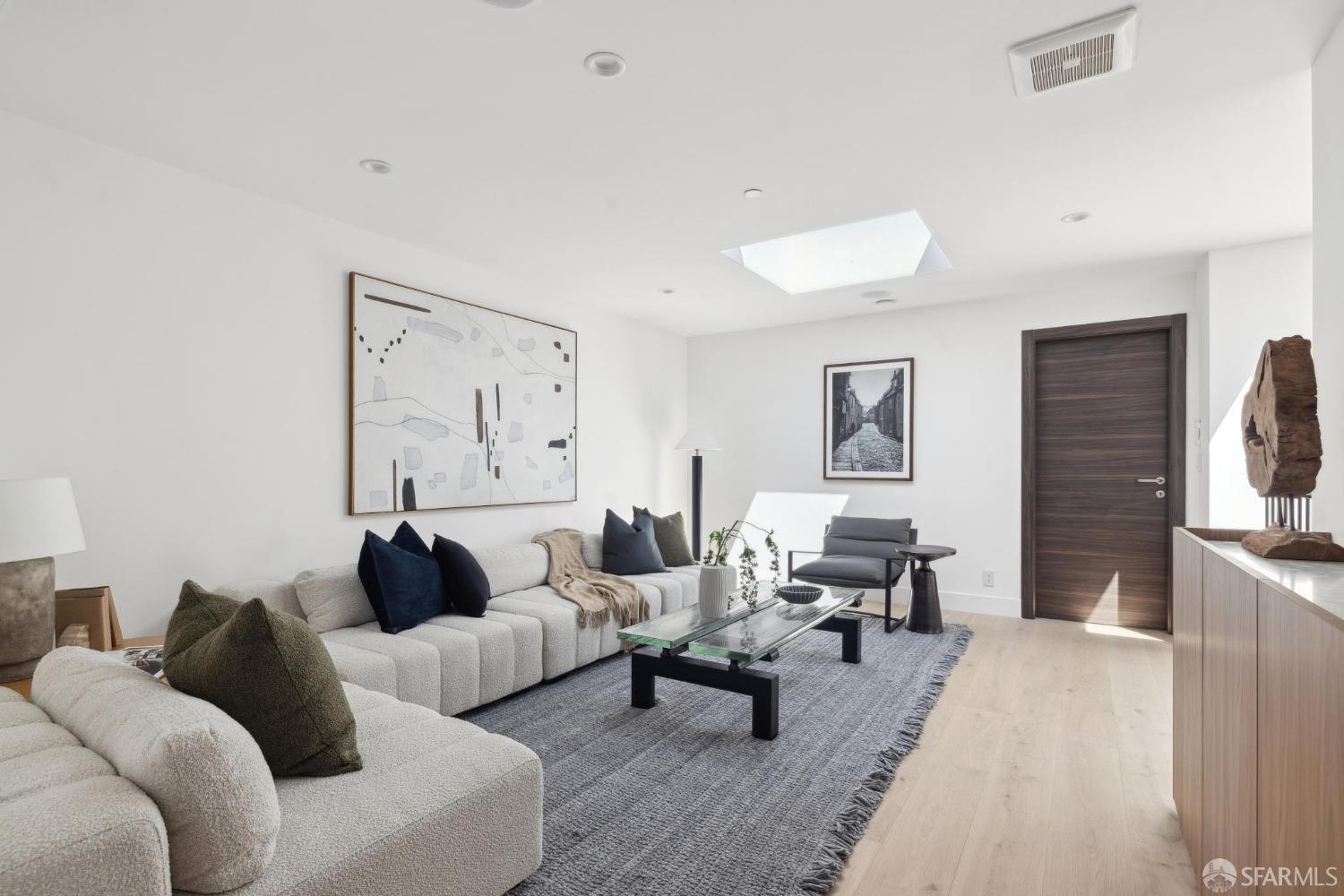 Detail Gallery Image 18 of 53 For 630 Precita Ave, San Francisco,  CA 94110 - 7 Beds | 5/2 Baths