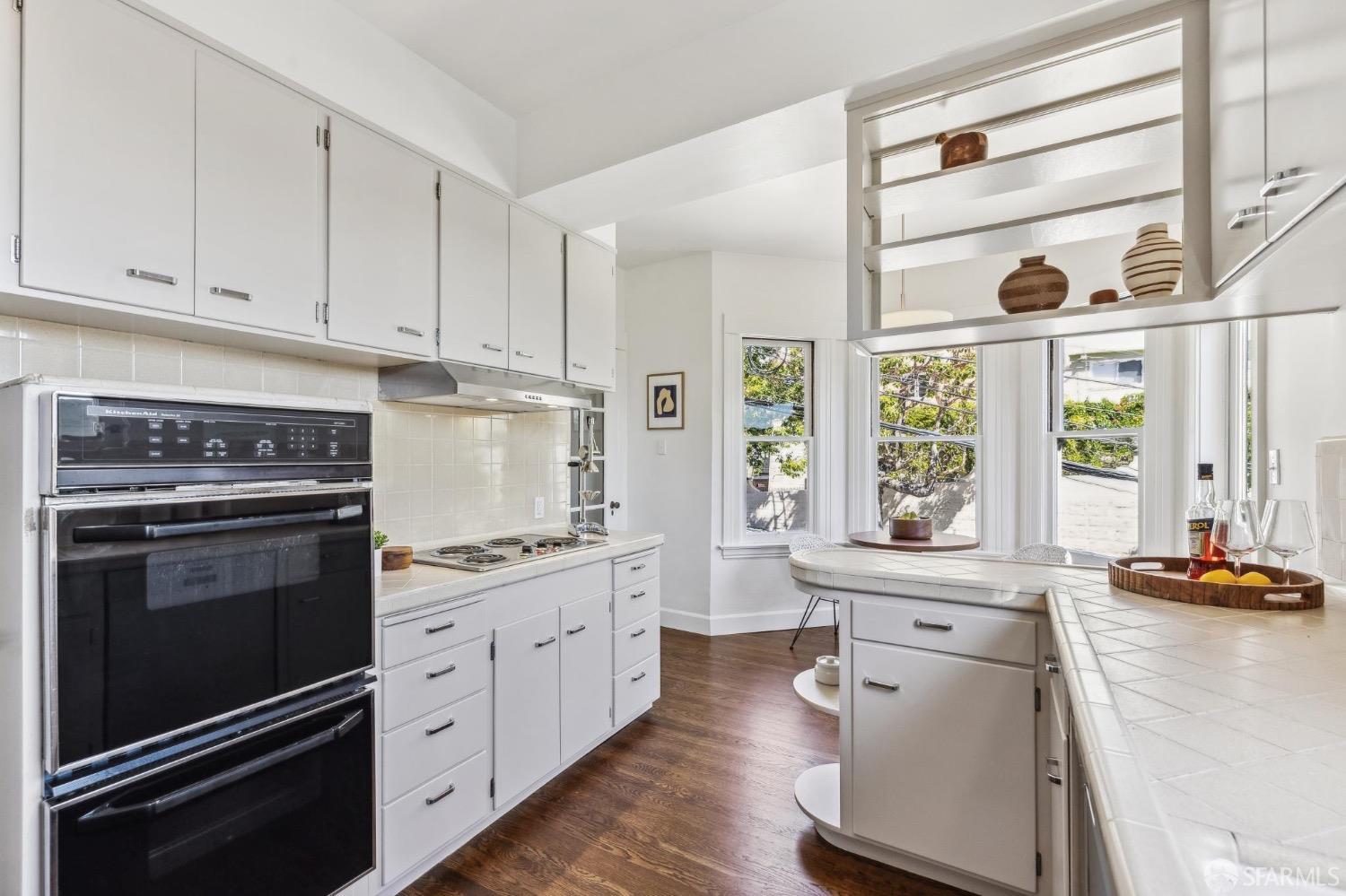 Detail Gallery Image 23 of 82 For 2260 Leavenworth St, San Francisco,  CA 94133 - 5 Beds | 4/1 Baths