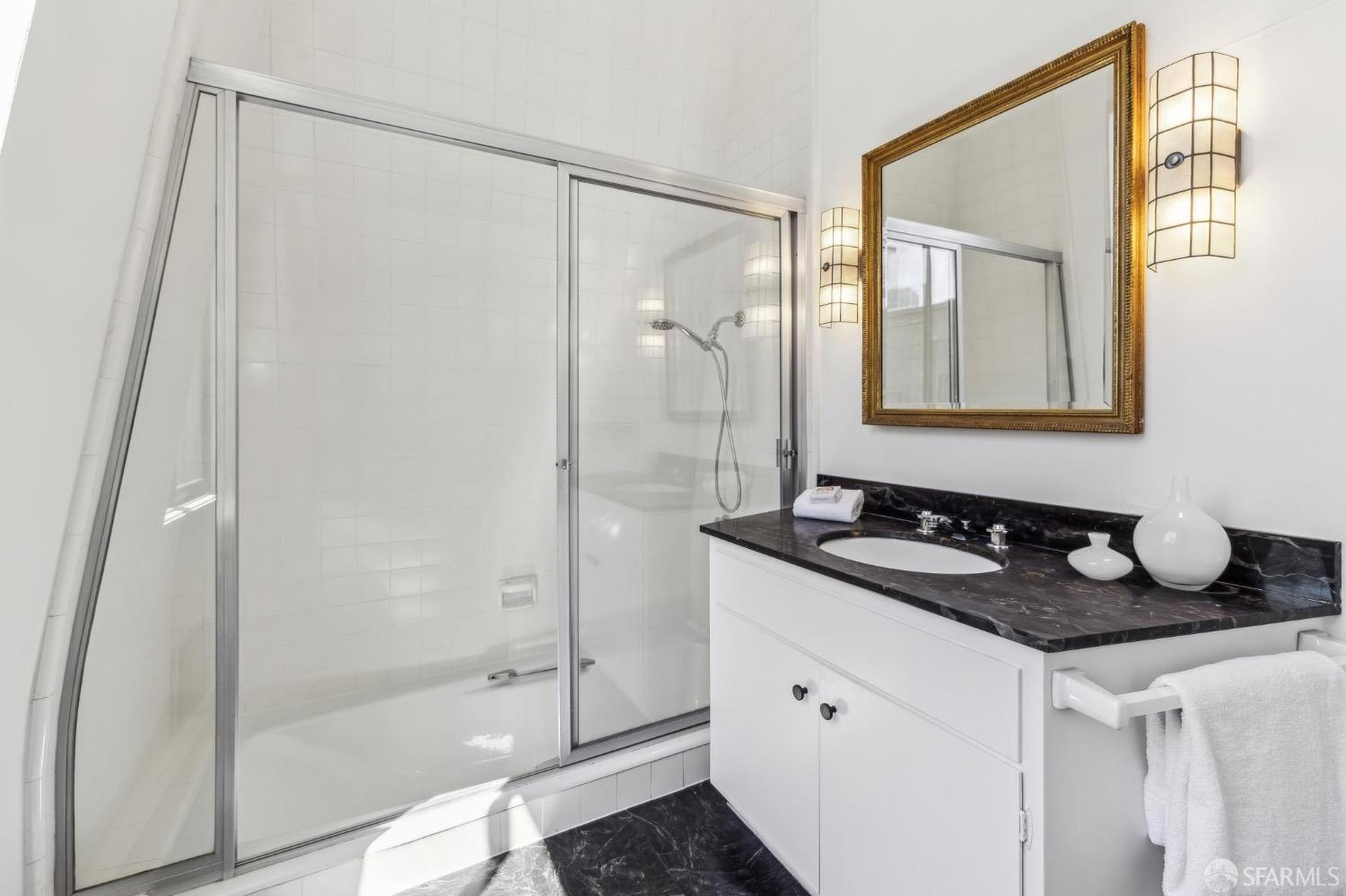 Detail Gallery Image 67 of 82 For 2260 Leavenworth St, San Francisco,  CA 94133 - 5 Beds | 4/1 Baths