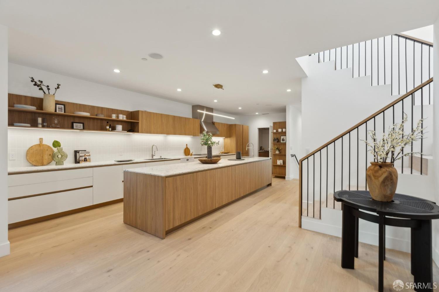 Detail Gallery Image 4 of 53 For 630 Precita Ave, San Francisco,  CA 94110 - 7 Beds | 5/2 Baths