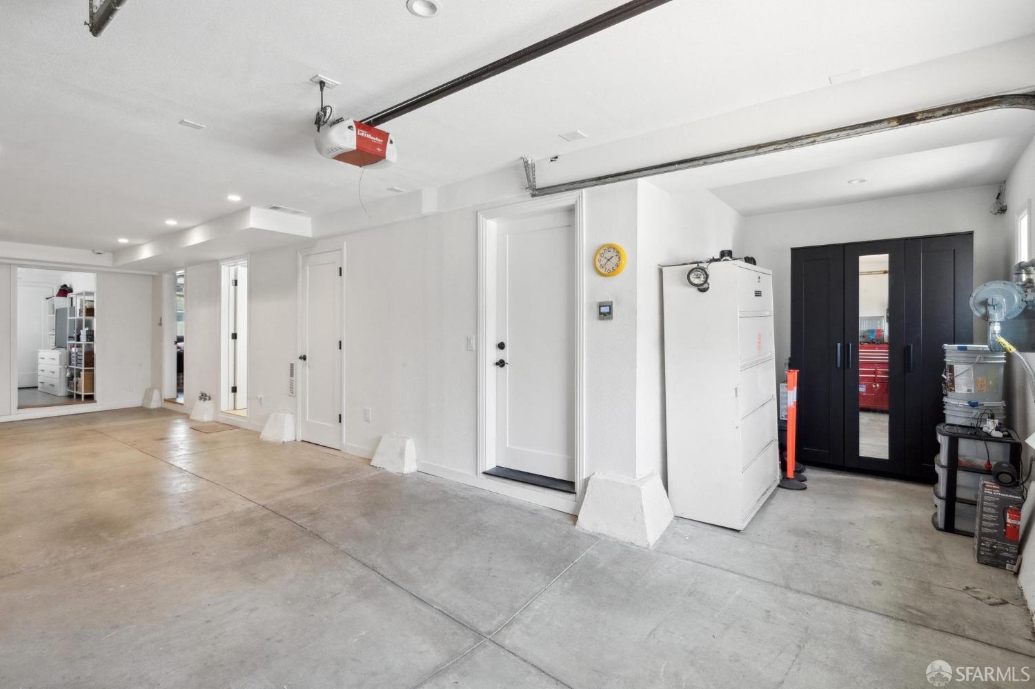 Moneta Way, San Francisco, California image 32