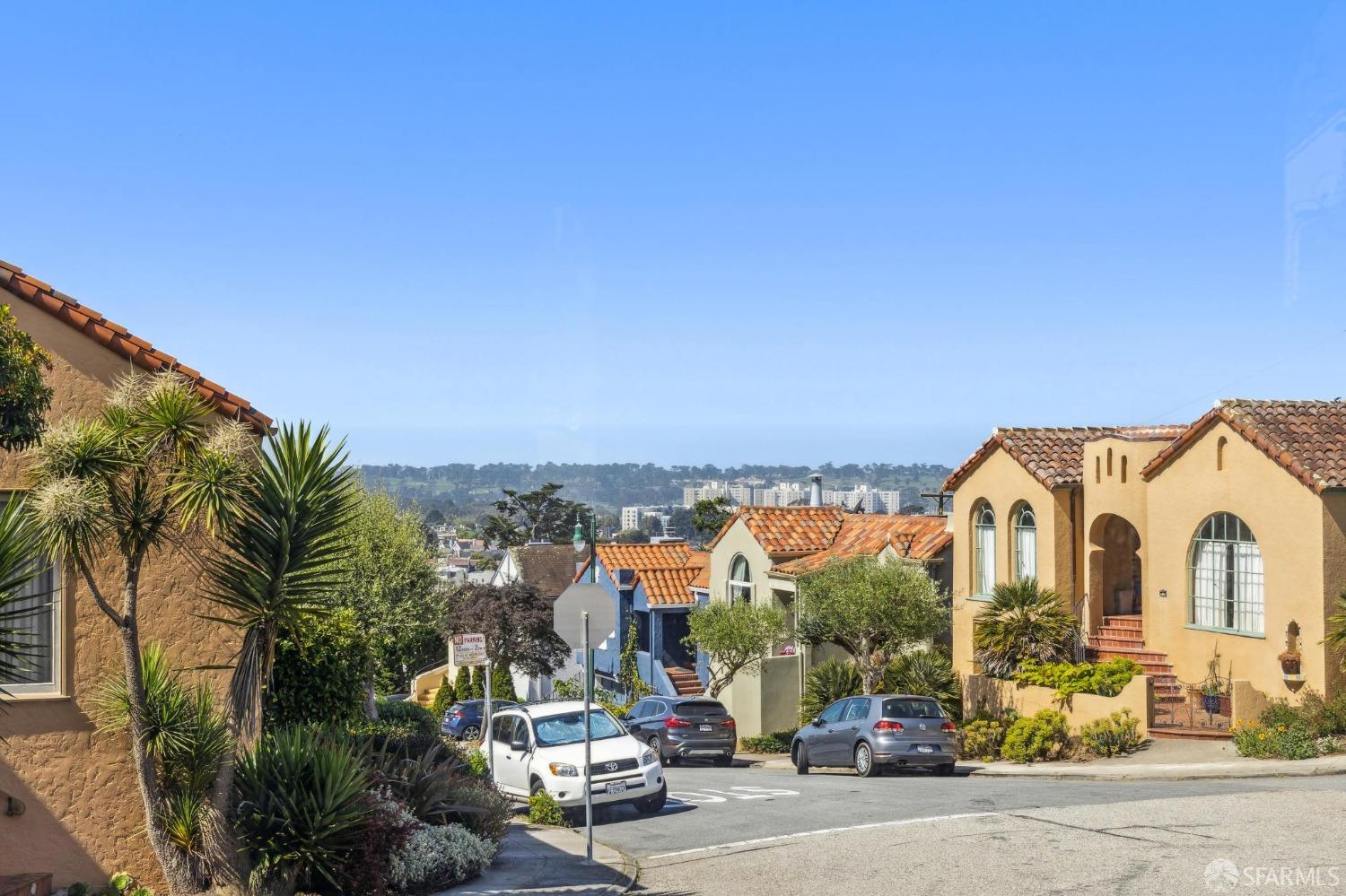 Detail Gallery Image 38 of 99 For 100 Pinehurst Way, San Francisco,  CA 94127 - 4 Beds | 4/1 Baths