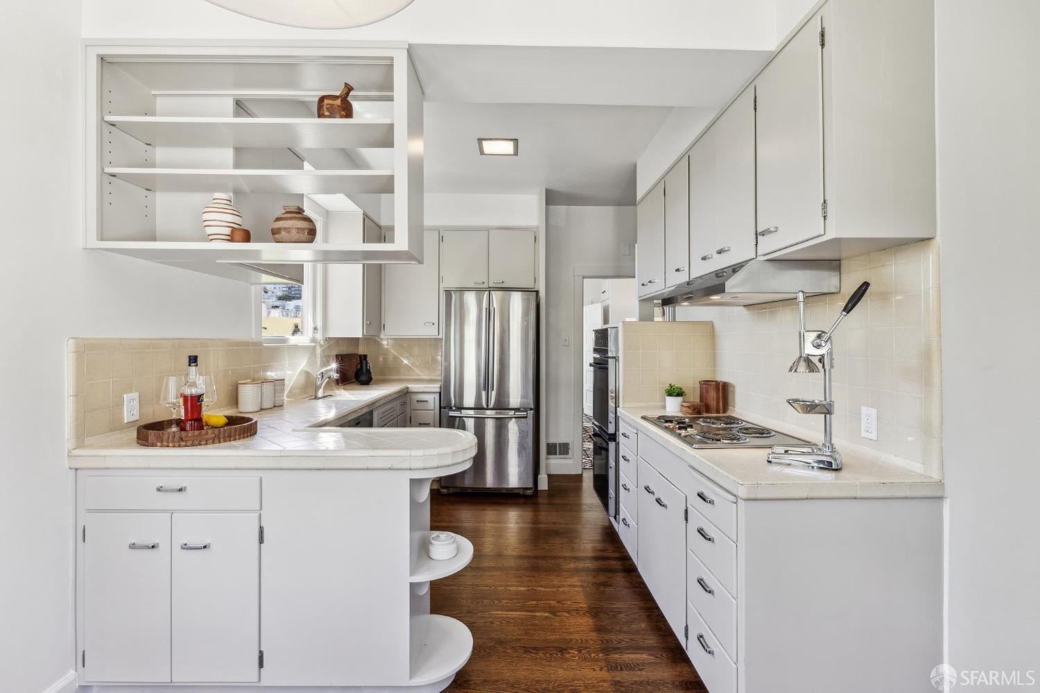 Detail Gallery Image 21 of 82 For 2260 Leavenworth St, San Francisco,  CA 94133 - 5 Beds | 4/1 Baths