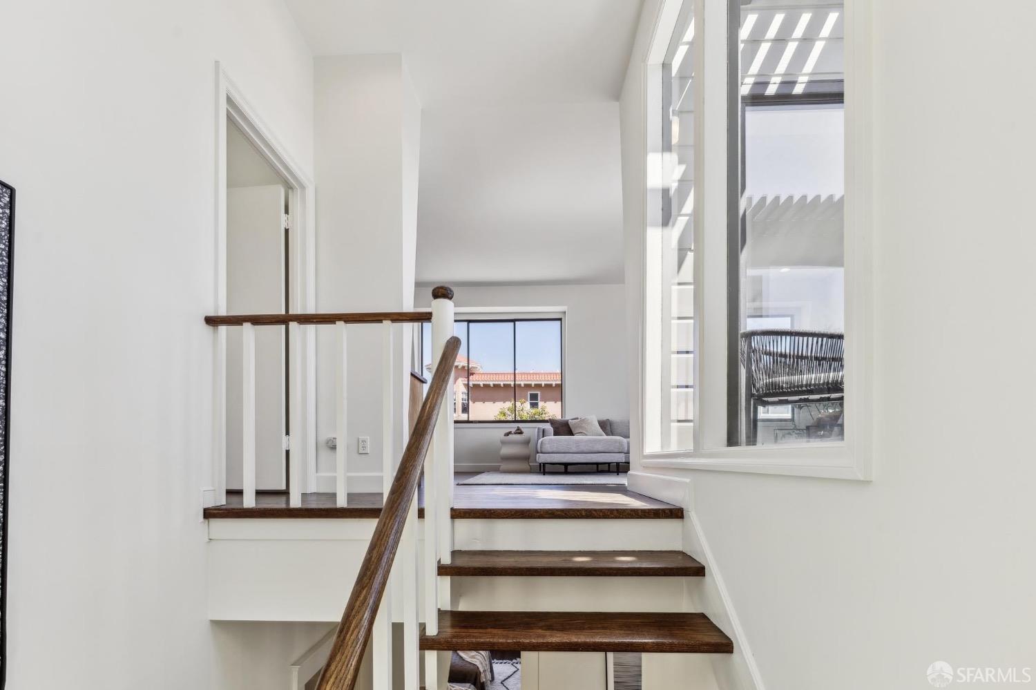 Detail Gallery Image 46 of 82 For 2260 Leavenworth St, San Francisco,  CA 94133 - 5 Beds | 4/1 Baths