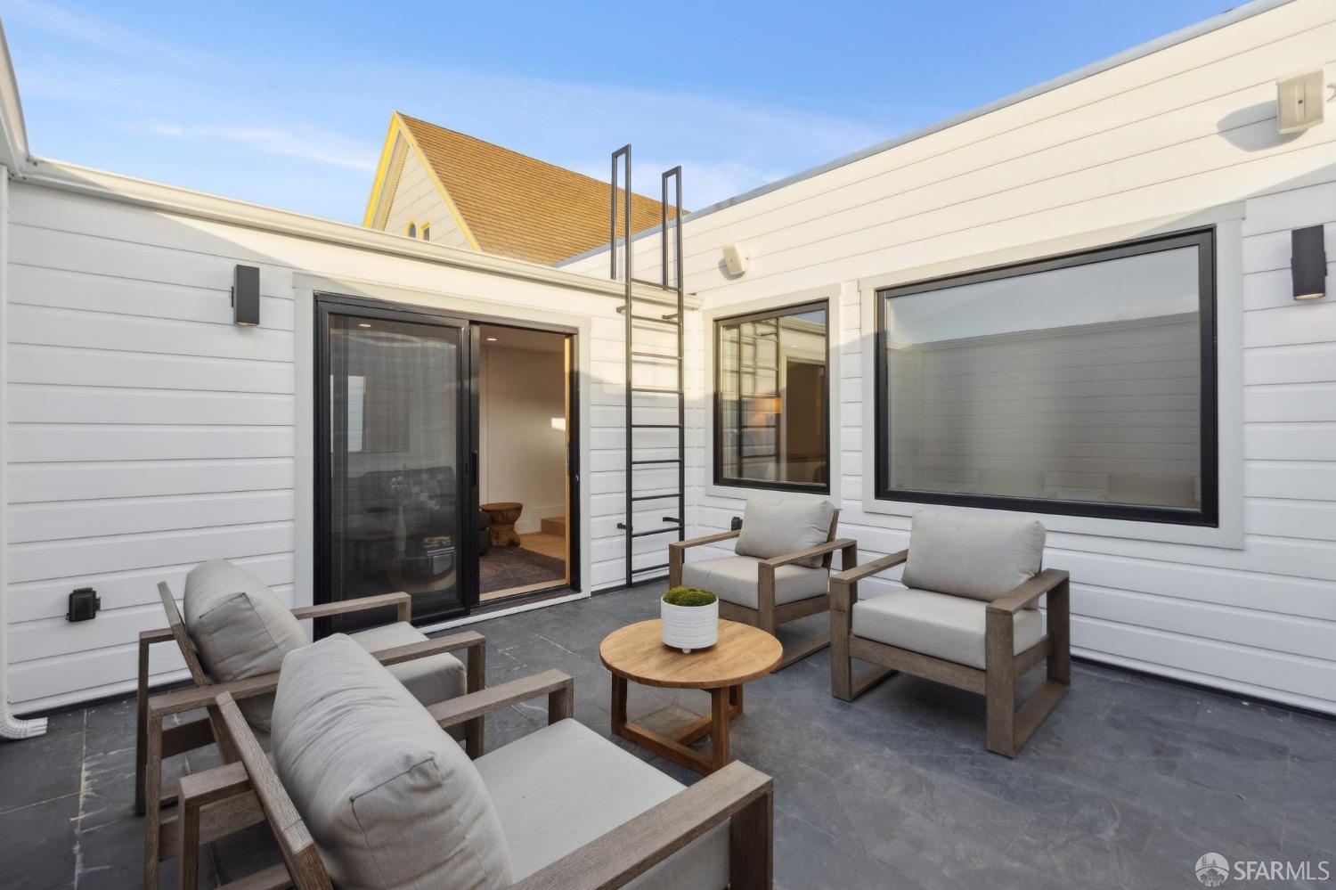 Detail Gallery Image 21 of 53 For 630 Precita Ave, San Francisco,  CA 94110 - 7 Beds | 5/2 Baths
