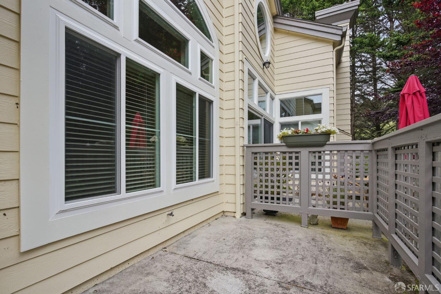 Detail Gallery Image 4 of 44 For 55 Erin Ln, Half Moon Bay,  CA 94019 - 2 Beds | 2/1 Baths