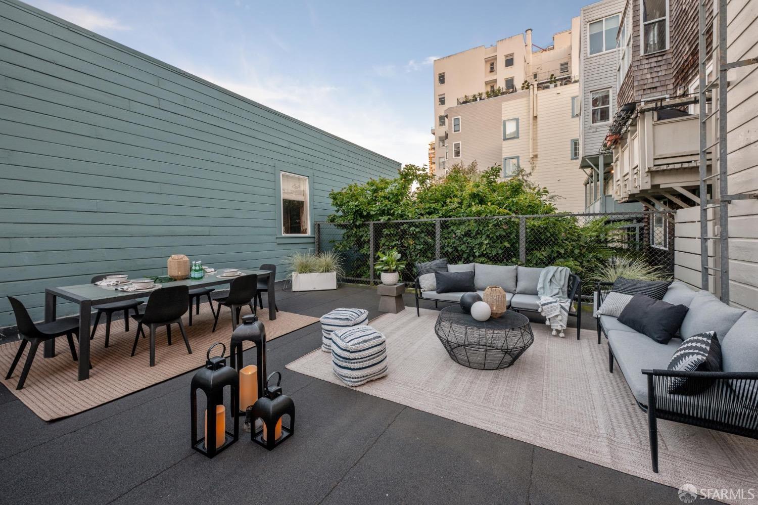 Detail Gallery Image 6 of 82 For 2260 Leavenworth St, San Francisco,  CA 94133 - 5 Beds | 4/1 Baths