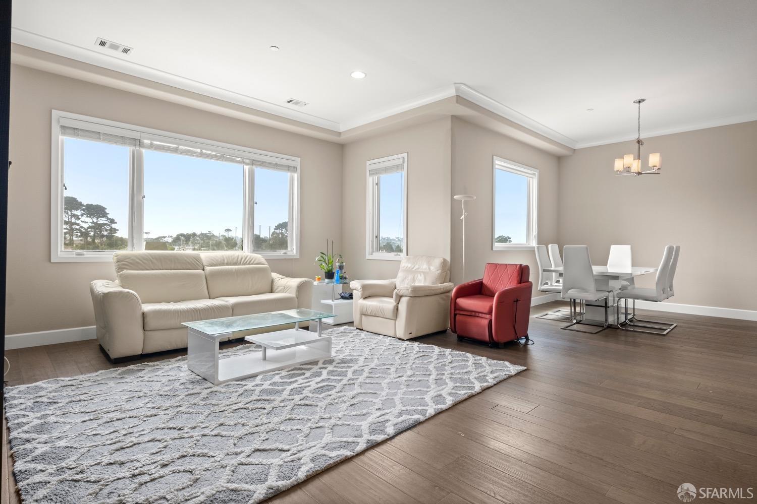 Photo #3: 425038015 Listing 