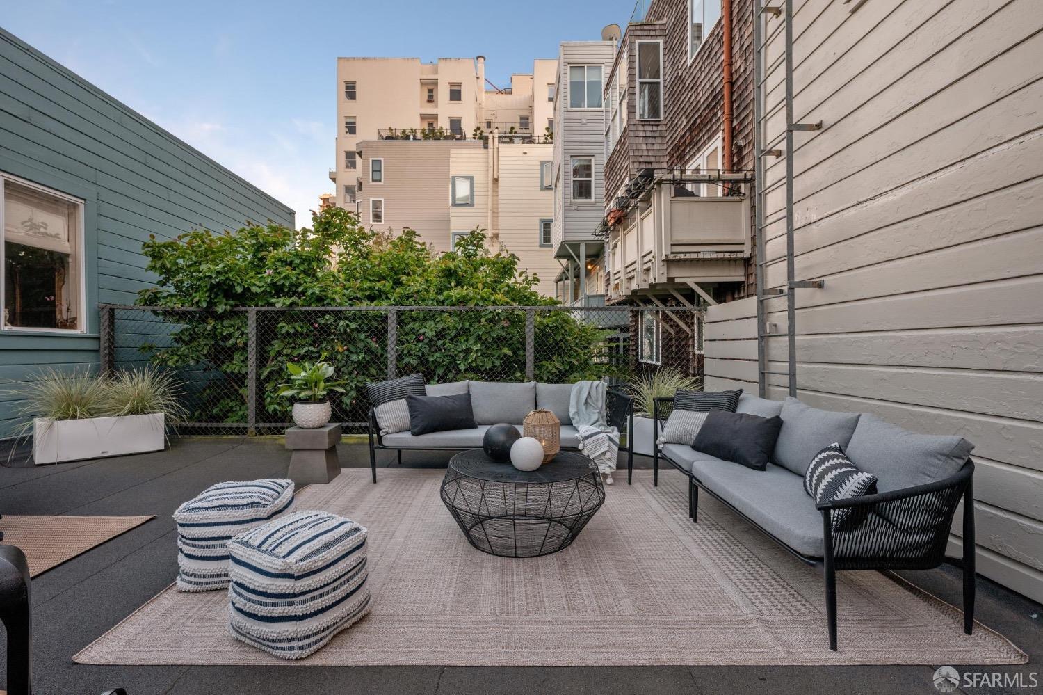 Detail Gallery Image 81 of 82 For 2260 Leavenworth St, San Francisco,  CA 94133 - 5 Beds | 4/1 Baths