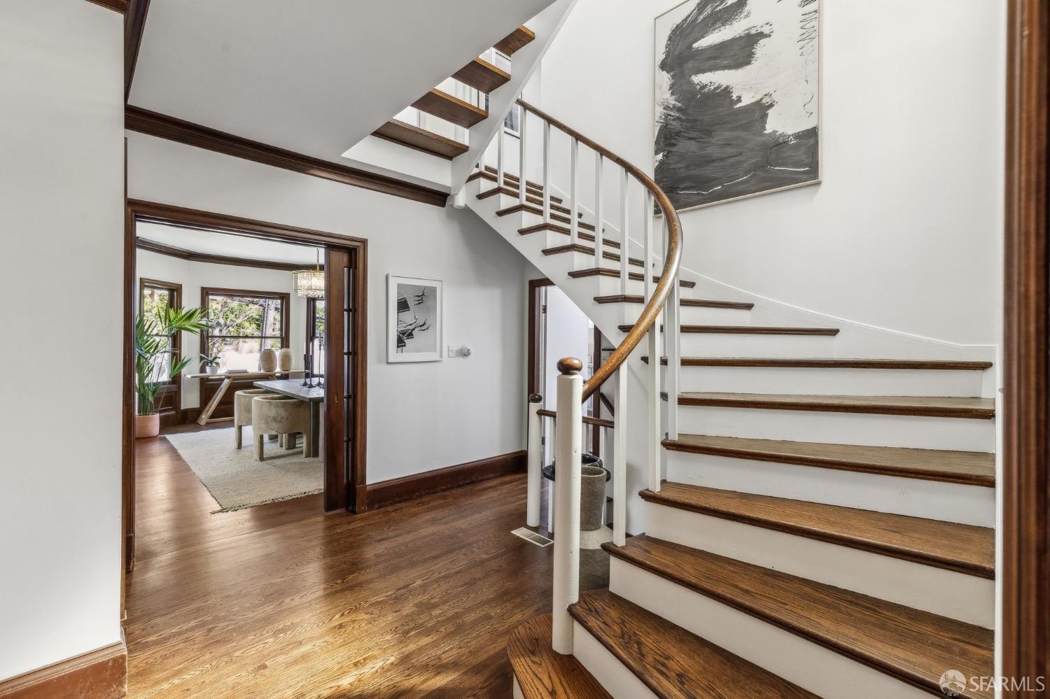Detail Gallery Image 9 of 82 For 2260 Leavenworth St, San Francisco,  CA 94133 - 5 Beds | 4/1 Baths