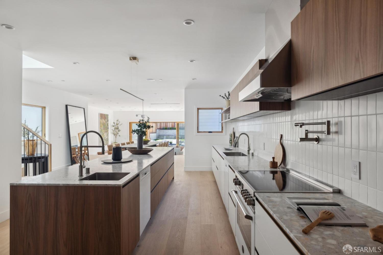 Detail Gallery Image 11 of 53 For 630 Precita Ave, San Francisco,  CA 94110 - 7 Beds | 5/2 Baths