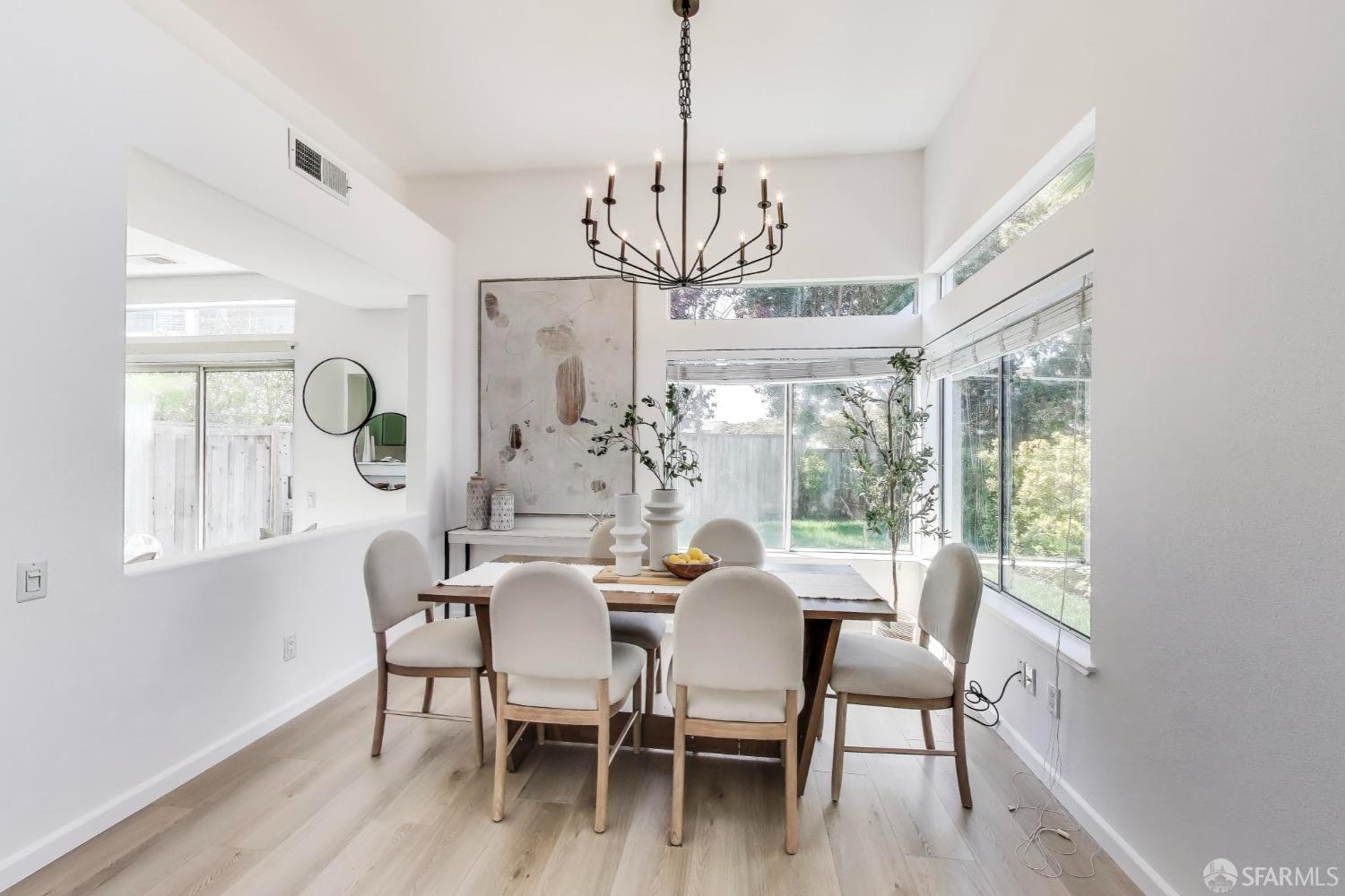 Detail Gallery Image 6 of 32 For 50 Seagull Dr, Richmond,  CA 94804 - 3 Beds | 2/1 Baths