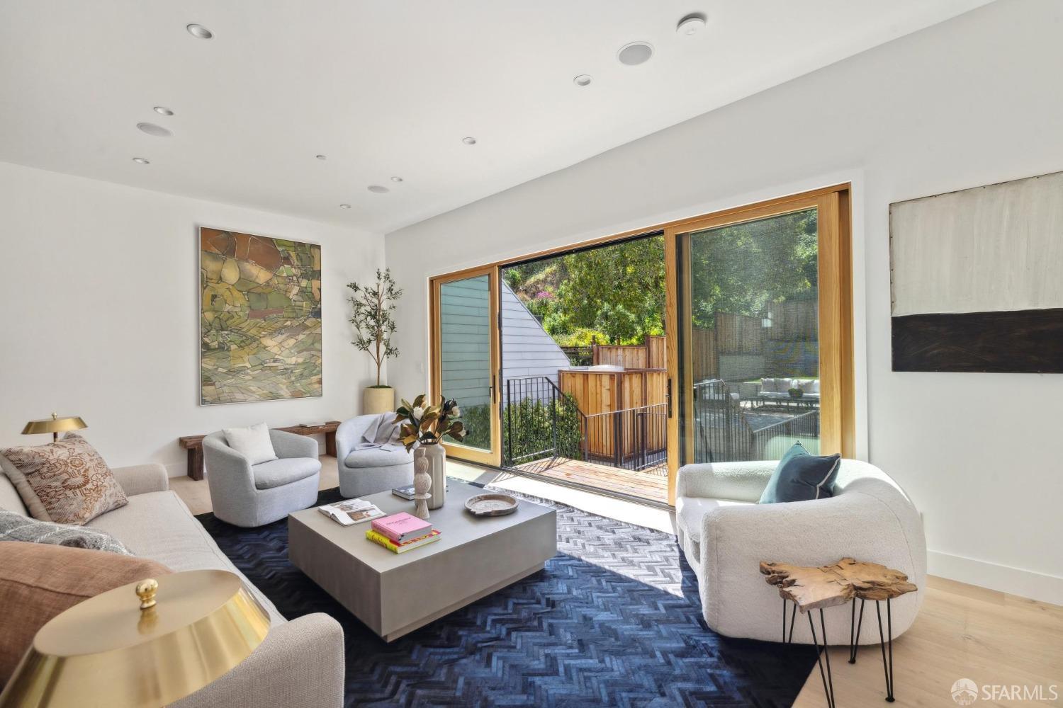 Detail Gallery Image 6 of 53 For 630 Precita Ave, San Francisco,  CA 94110 - 7 Beds | 5/2 Baths