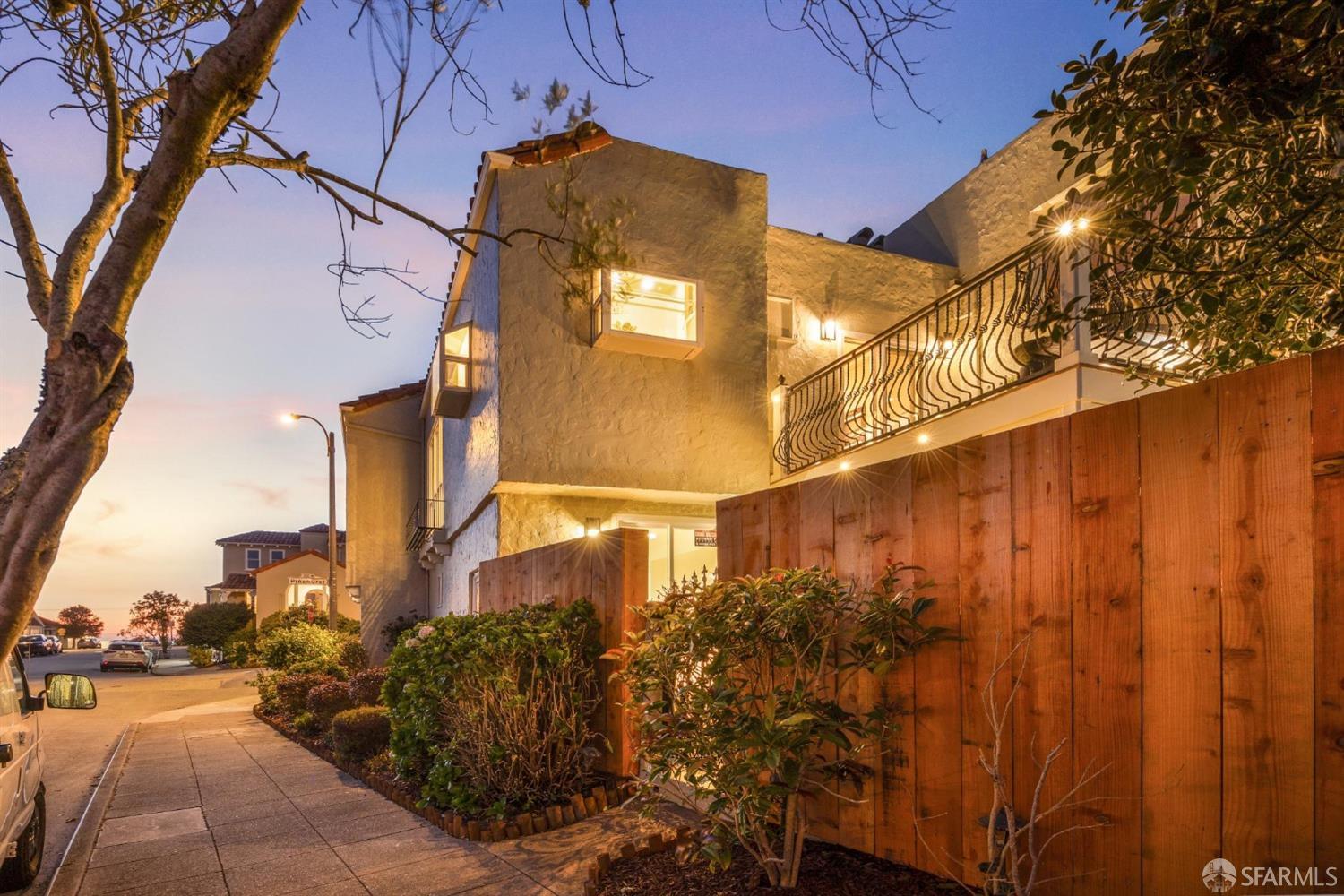 Detail Gallery Image 5 of 99 For 100 Pinehurst Way, San Francisco,  CA 94127 - 4 Beds | 4/1 Baths