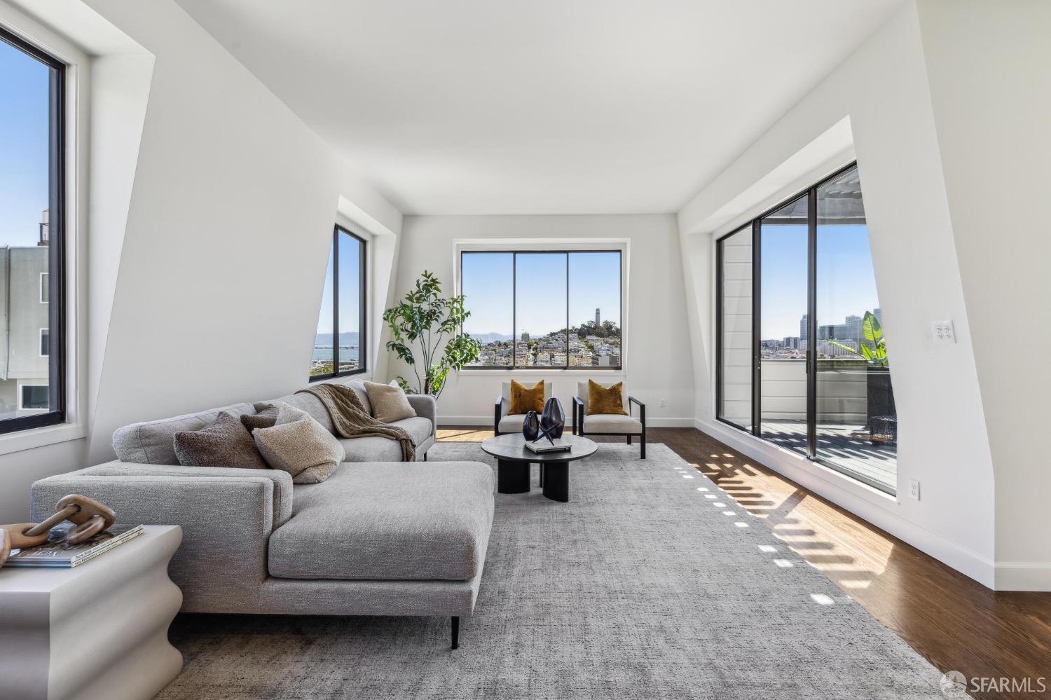 Detail Gallery Image 58 of 82 For 2260 Leavenworth St, San Francisco,  CA 94133 - 5 Beds | 4/1 Baths