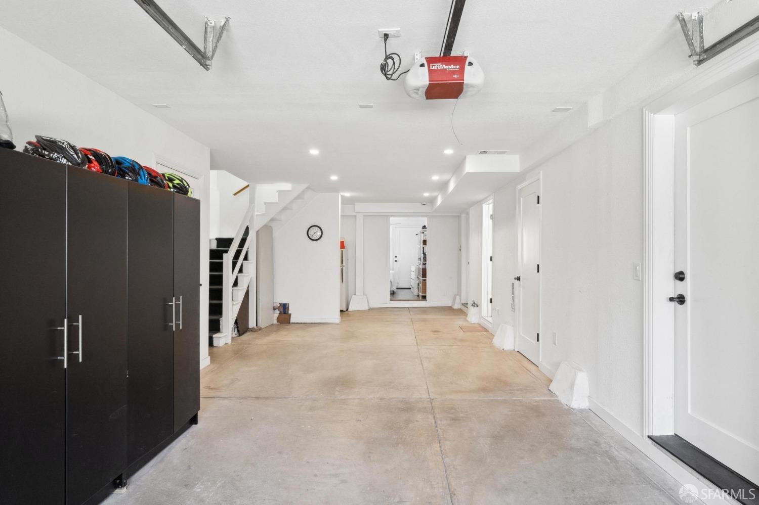 Moneta Way, San Francisco, California image 31