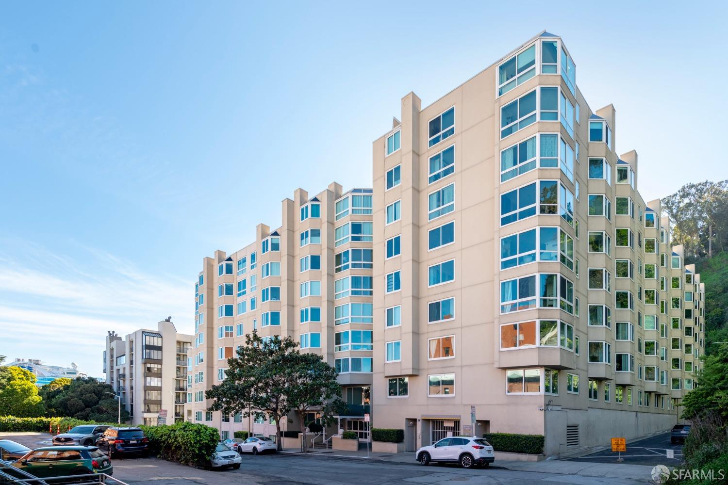 Detail Gallery Image 1 of 1 For 111 Chestnut St #411,  San Francisco,  CA 94111 - 2 Beds | 2 Baths