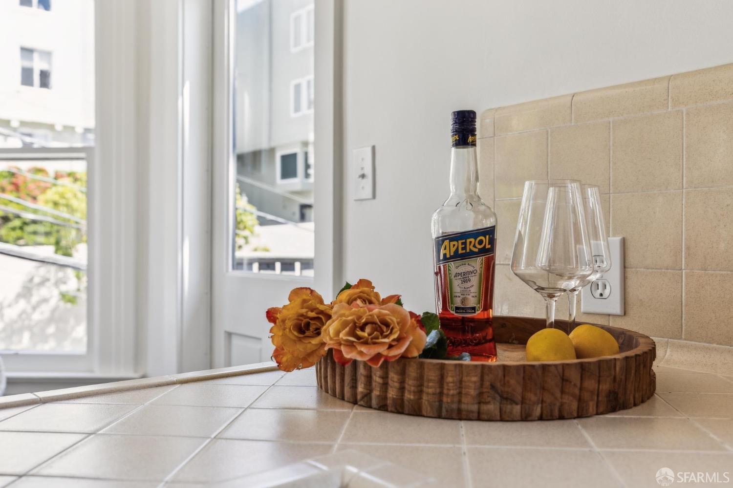 Detail Gallery Image 22 of 82 For 2260 Leavenworth St, San Francisco,  CA 94133 - 5 Beds | 4/1 Baths