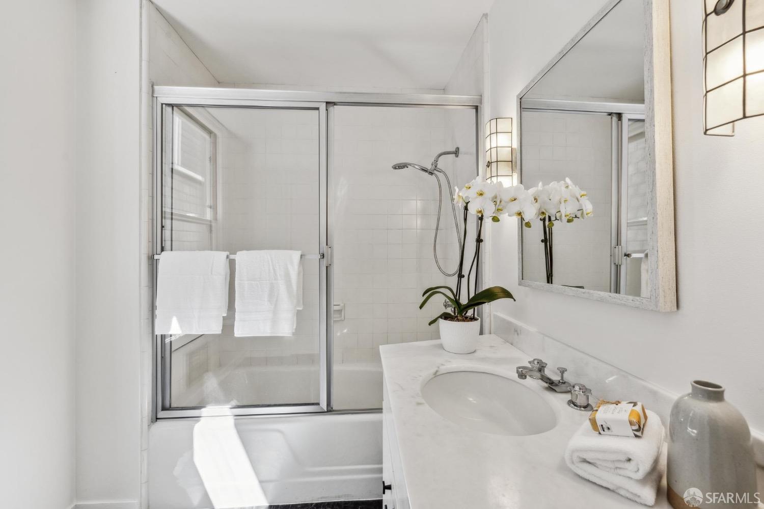 Detail Gallery Image 37 of 82 For 2260 Leavenworth St, San Francisco,  CA 94133 - 5 Beds | 4/1 Baths