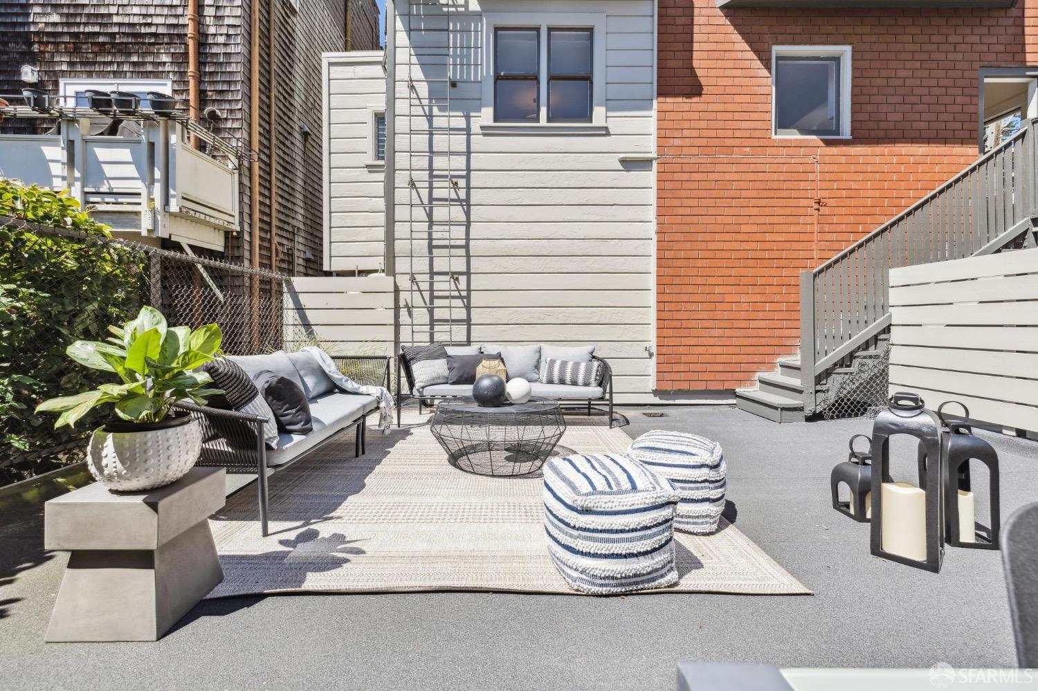 Detail Gallery Image 78 of 82 For 2260 Leavenworth St, San Francisco,  CA 94133 - 5 Beds | 4/1 Baths
