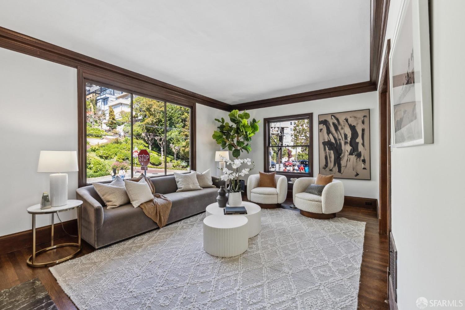 Detail Gallery Image 10 of 82 For 2260 Leavenworth St, San Francisco,  CA 94133 - 5 Beds | 4/1 Baths