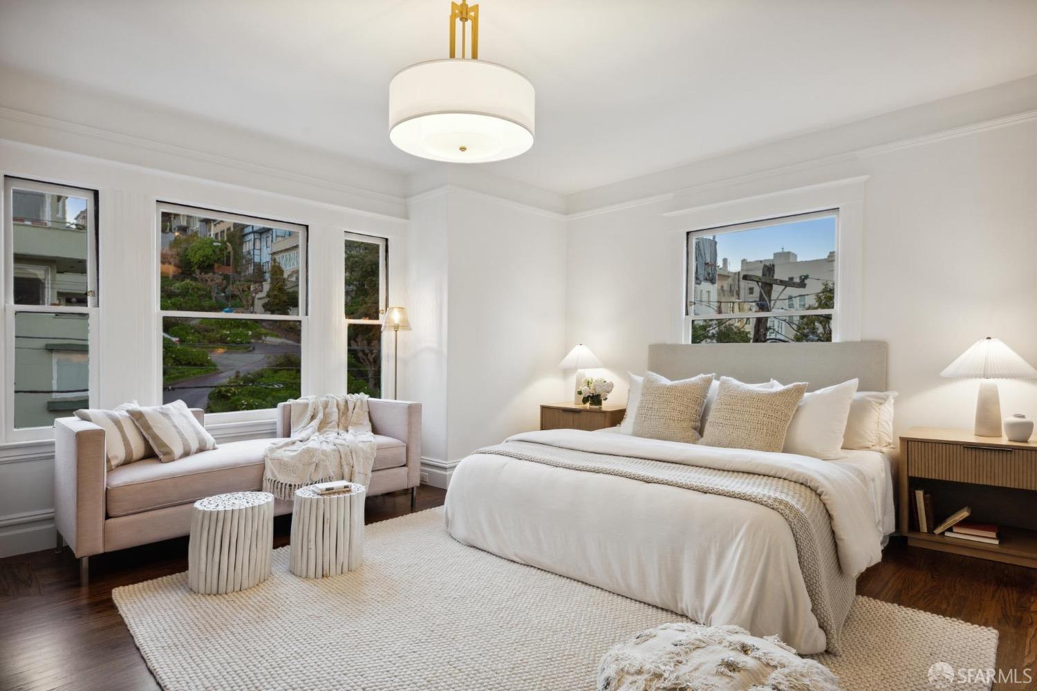 Detail Gallery Image 3 of 82 For 2260 Leavenworth St, San Francisco,  CA 94133 - 5 Beds | 4/1 Baths