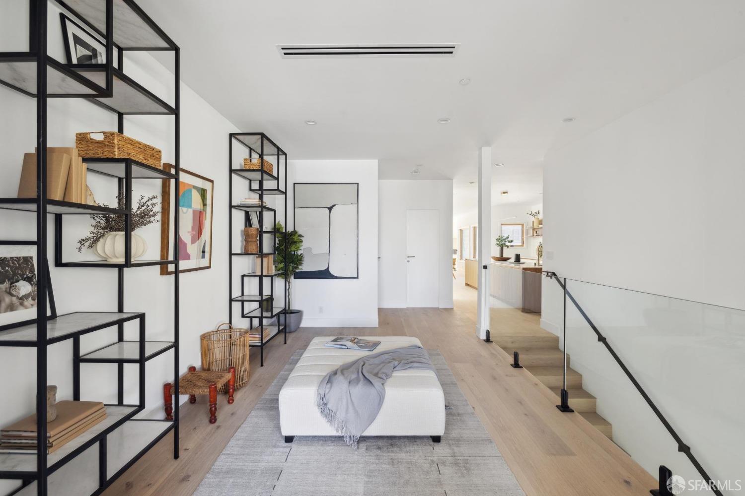 Detail Gallery Image 3 of 53 For 630 Precita Ave, San Francisco,  CA 94110 - 7 Beds | 5/2 Baths
