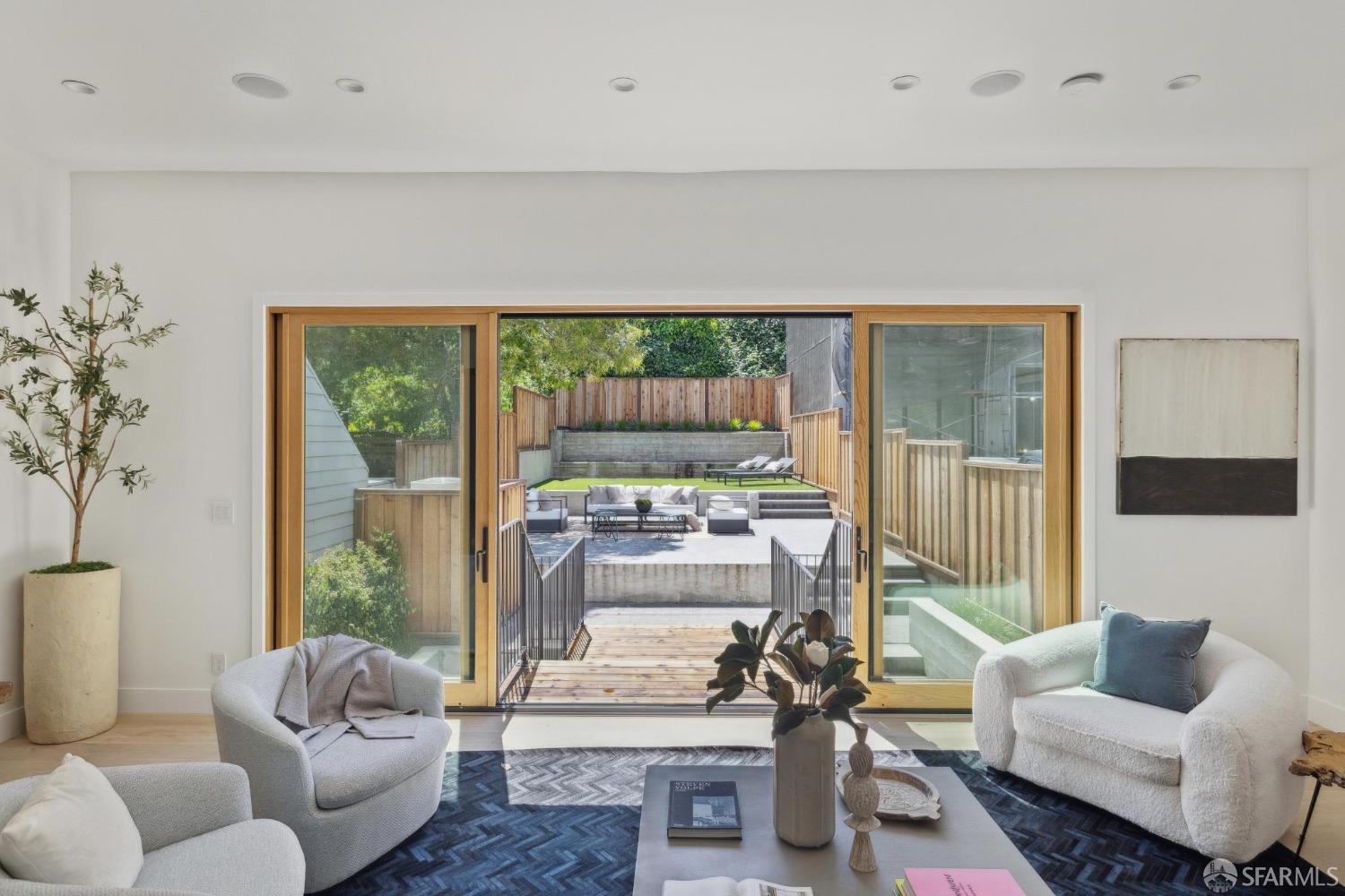 Detail Gallery Image 8 of 53 For 630 Precita Ave, San Francisco,  CA 94110 - 7 Beds | 5/2 Baths