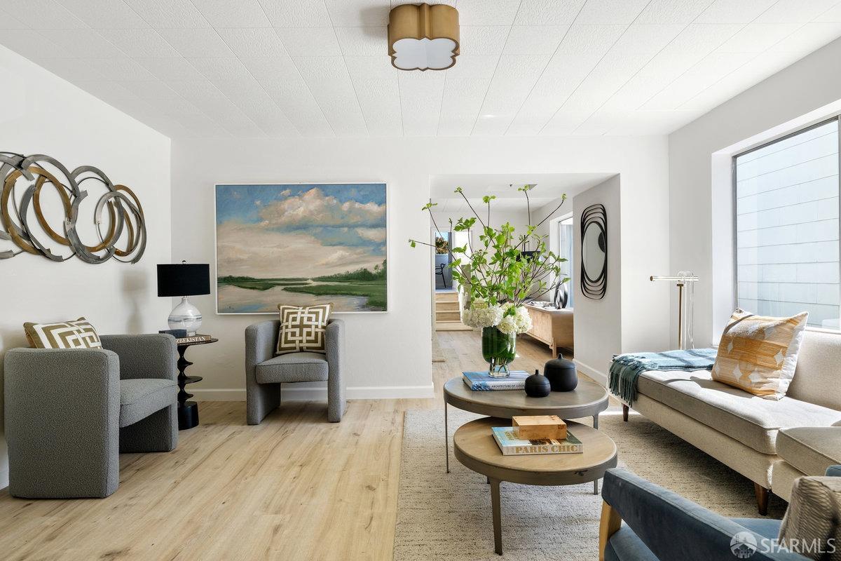 Detail Gallery Image 4 of 25 For 45 Holly Park Cir, San Francisco,  CA 94110 - 3 Beds | 1/1 Baths