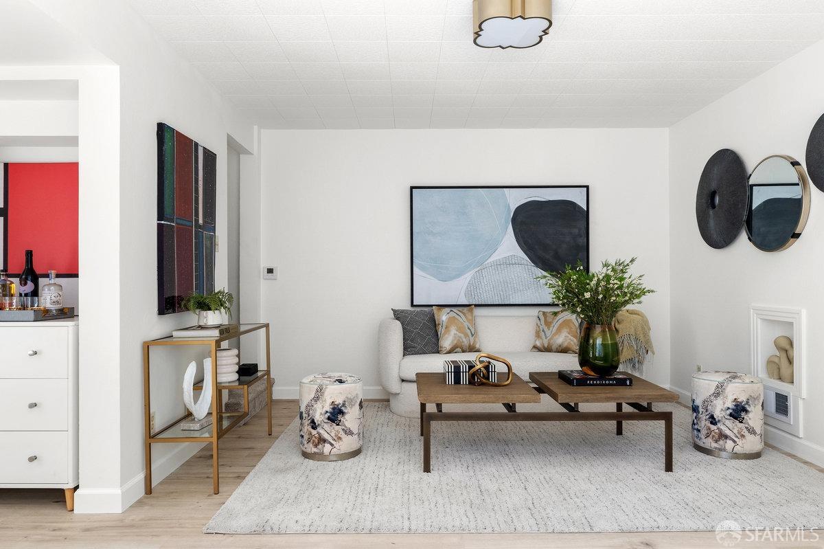 Detail Gallery Image 7 of 25 For 45 Holly Park Cir, San Francisco,  CA 94110 - 3 Beds | 1/1 Baths
