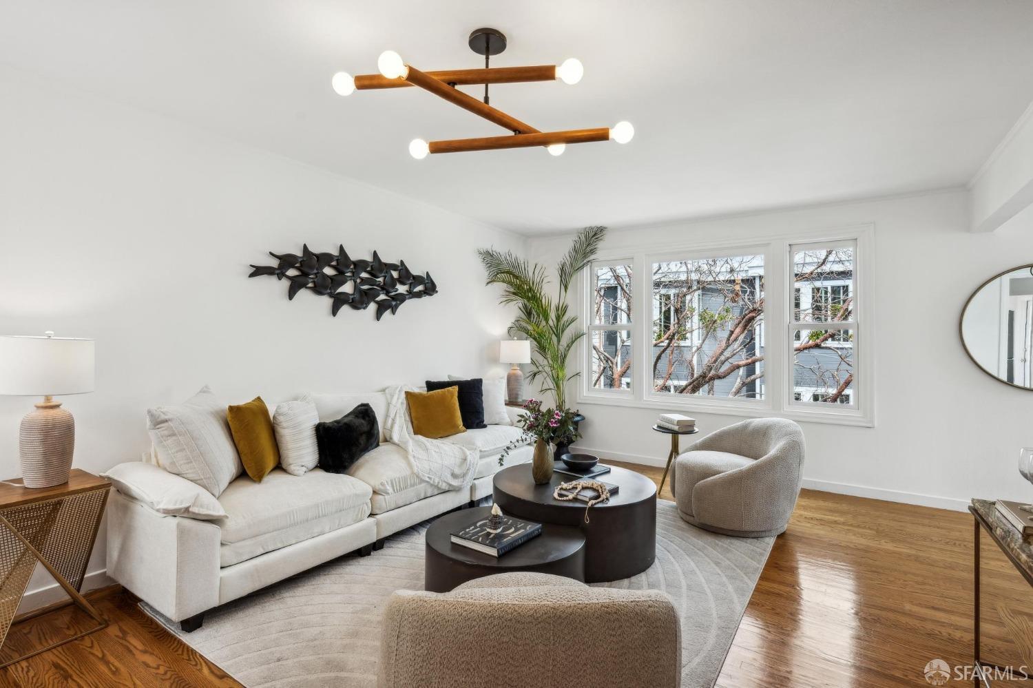Photo #2: 425027644 Listing 