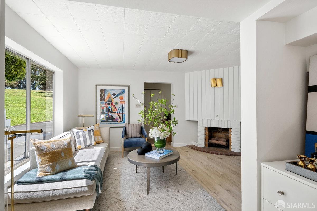 Detail Gallery Image 1 of 25 For 45 Holly Park Cir, San Francisco,  CA 94110 - 3 Beds | 1/1 Baths