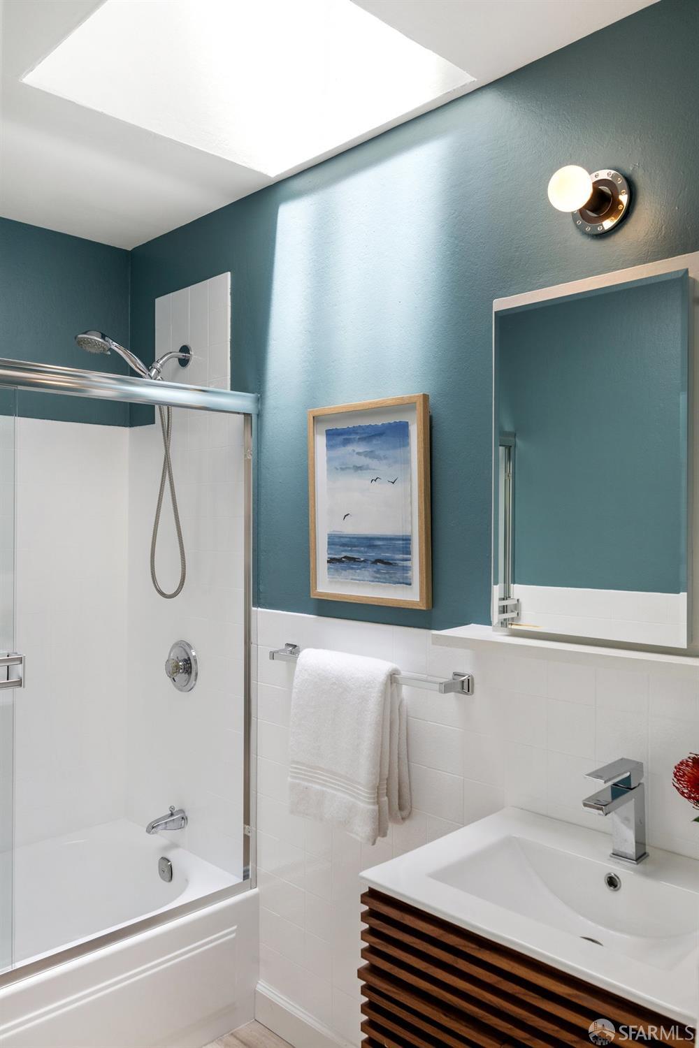 Detail Gallery Image 12 of 25 For 45 Holly Park Cir, San Francisco,  CA 94110 - 3 Beds | 1/1 Baths