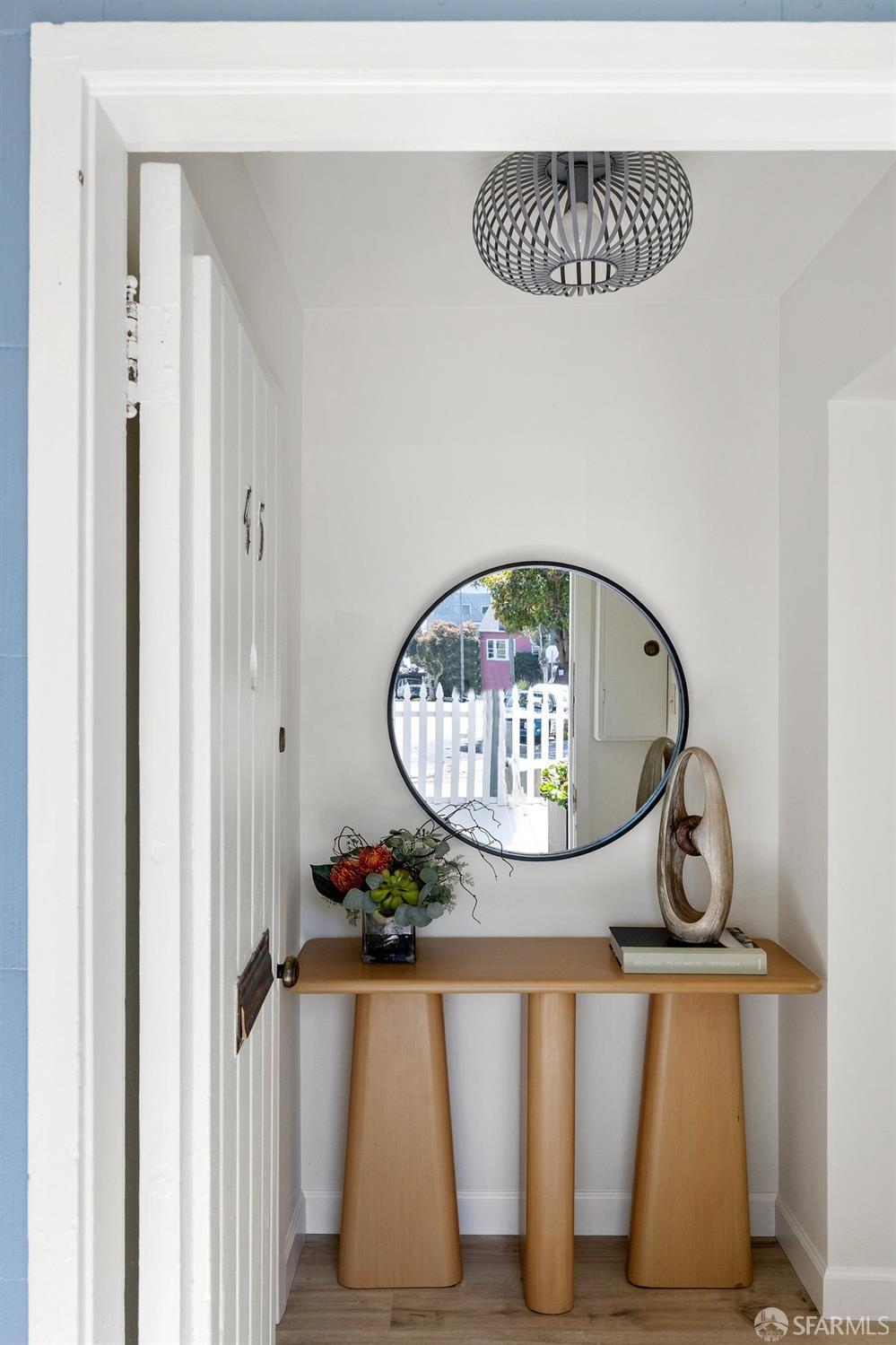 Detail Gallery Image 3 of 25 For 45 Holly Park Cir, San Francisco,  CA 94110 - 3 Beds | 1/1 Baths