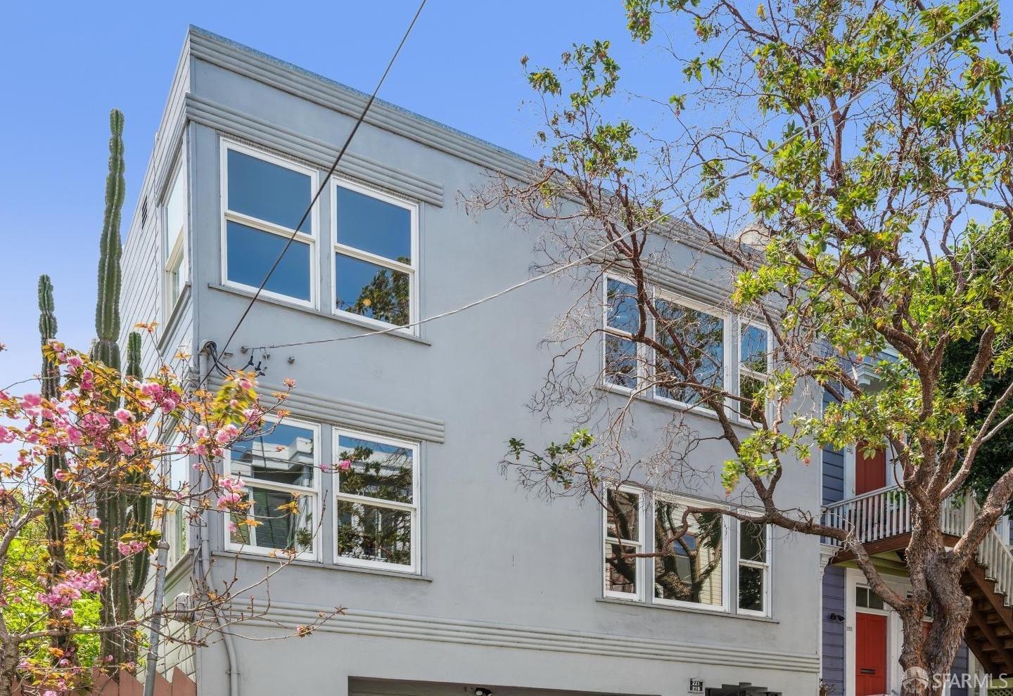 MLS: 425027644 Condo For Sale