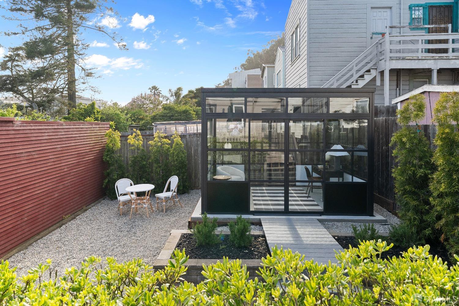 Detail Gallery Image 10 of 33 For 137 Edna St, San Francisco,  CA 94112 - 2 Beds | 1 Baths