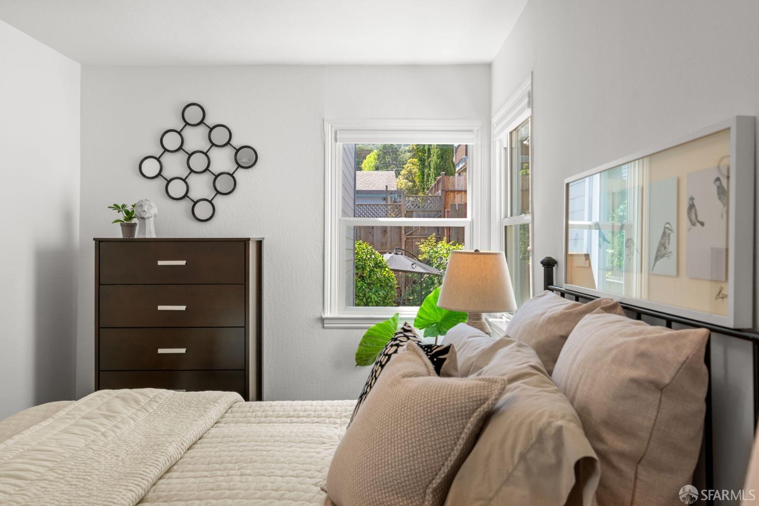 Detail Gallery Image 12 of 50 For 451 Mariposa St, Brisbane,  CA 94005 - 4 Beds | 2 Baths