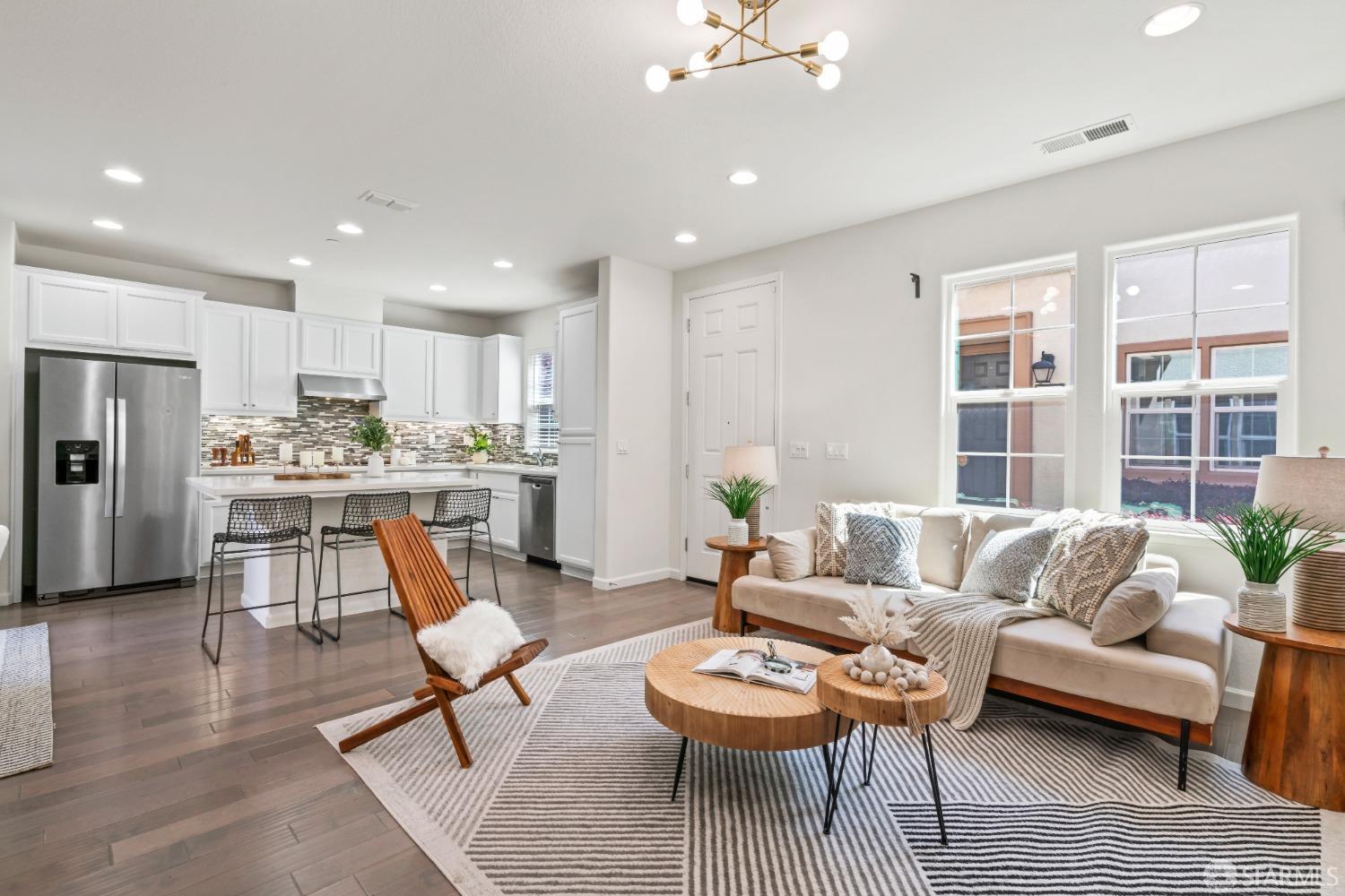 Detail Gallery Image 1 of 39 For 1544 Glenn St, Hayward,  CA 94545 - 3 Beds | 2/1 Baths