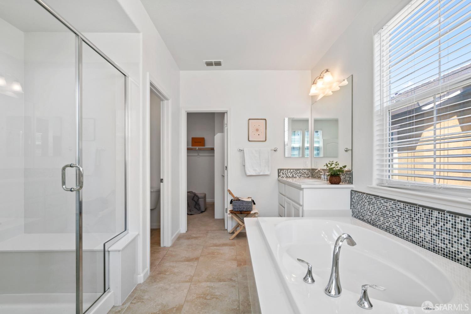 Detail Gallery Image 13 of 39 For 1544 Glenn St, Hayward,  CA 94545 - 3 Beds | 2/1 Baths