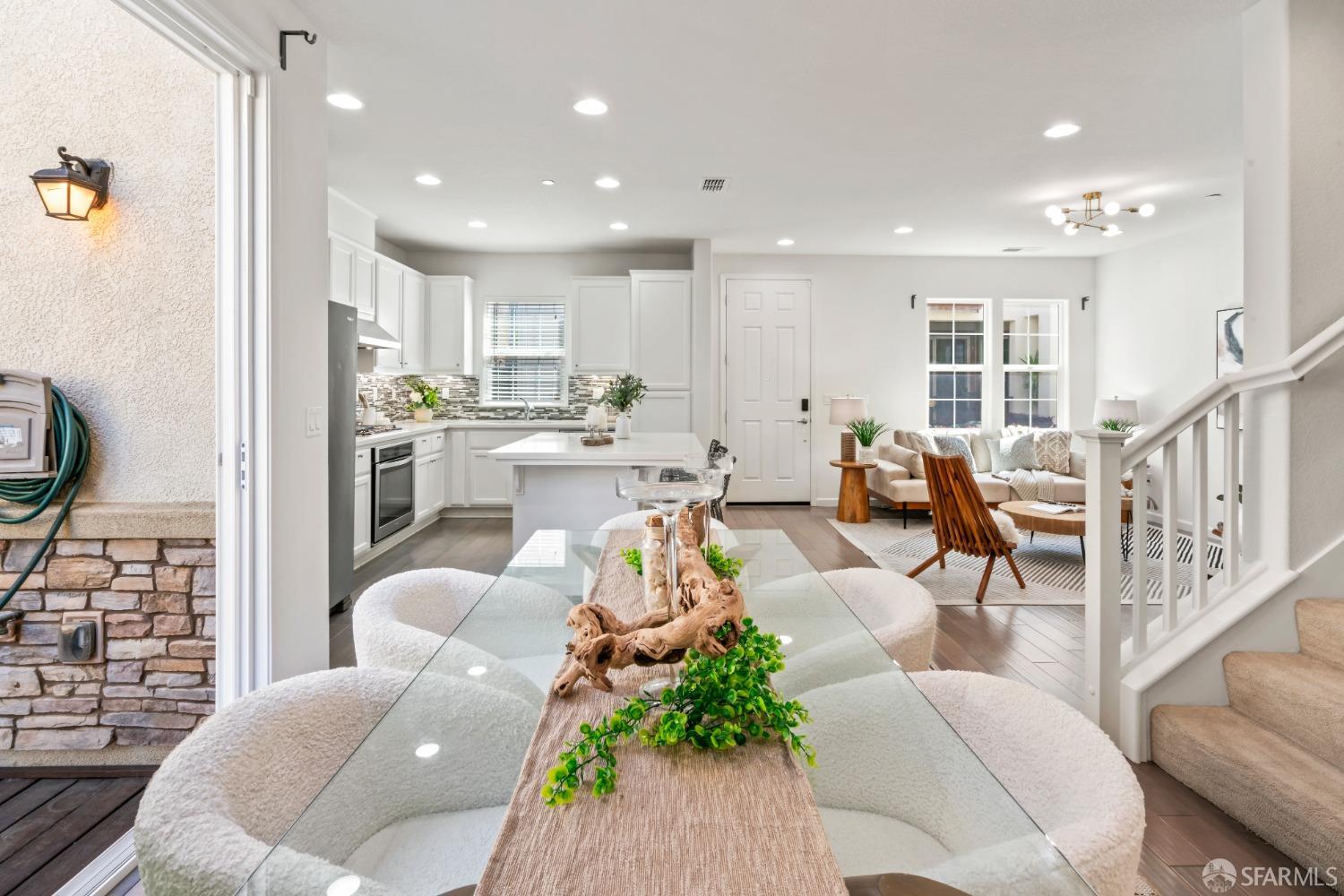 Detail Gallery Image 8 of 39 For 1544 Glenn St, Hayward,  CA 94545 - 3 Beds | 2/1 Baths