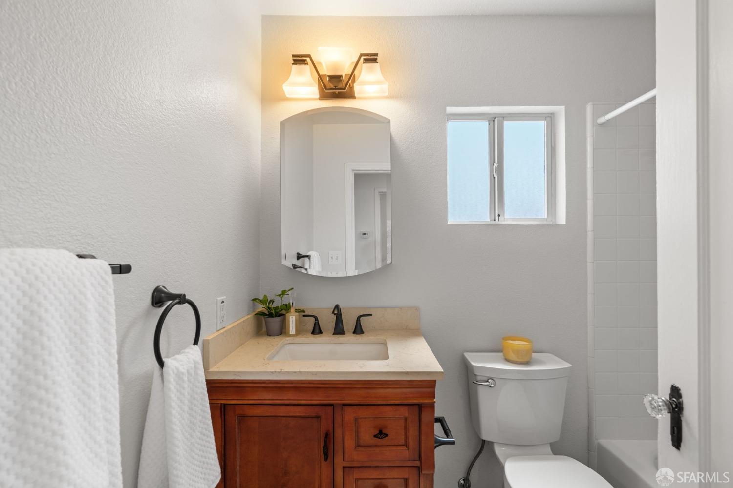 Detail Gallery Image 11 of 50 For 451 Mariposa St, Brisbane,  CA 94005 - 4 Beds | 2 Baths