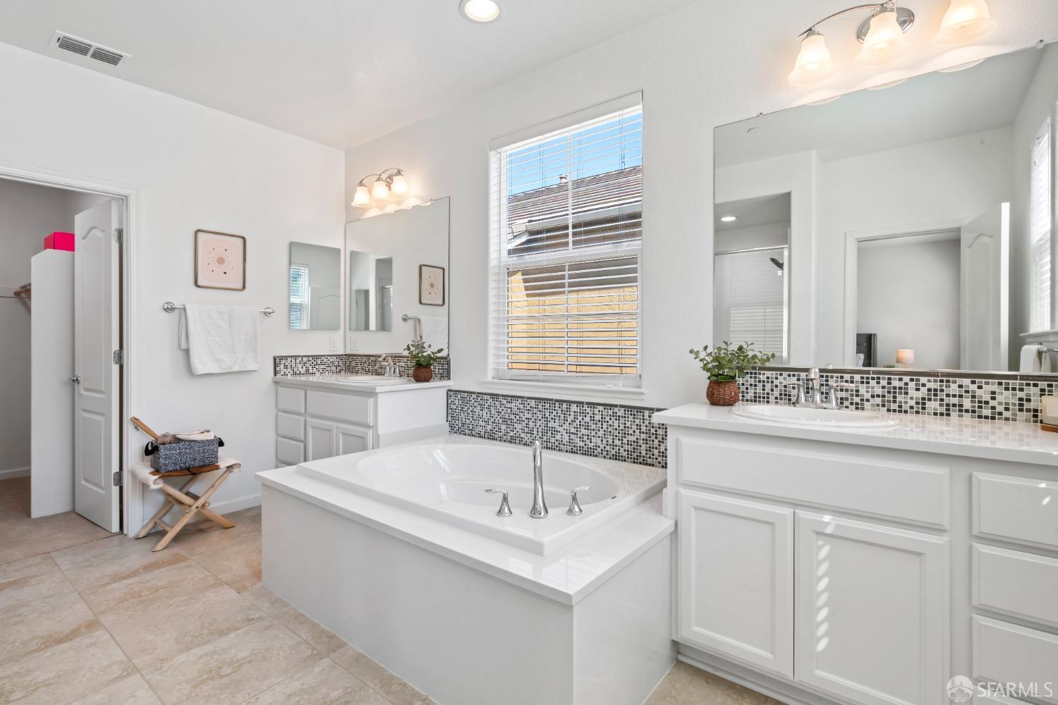 Detail Gallery Image 14 of 39 For 1544 Glenn St, Hayward,  CA 94545 - 3 Beds | 2/1 Baths