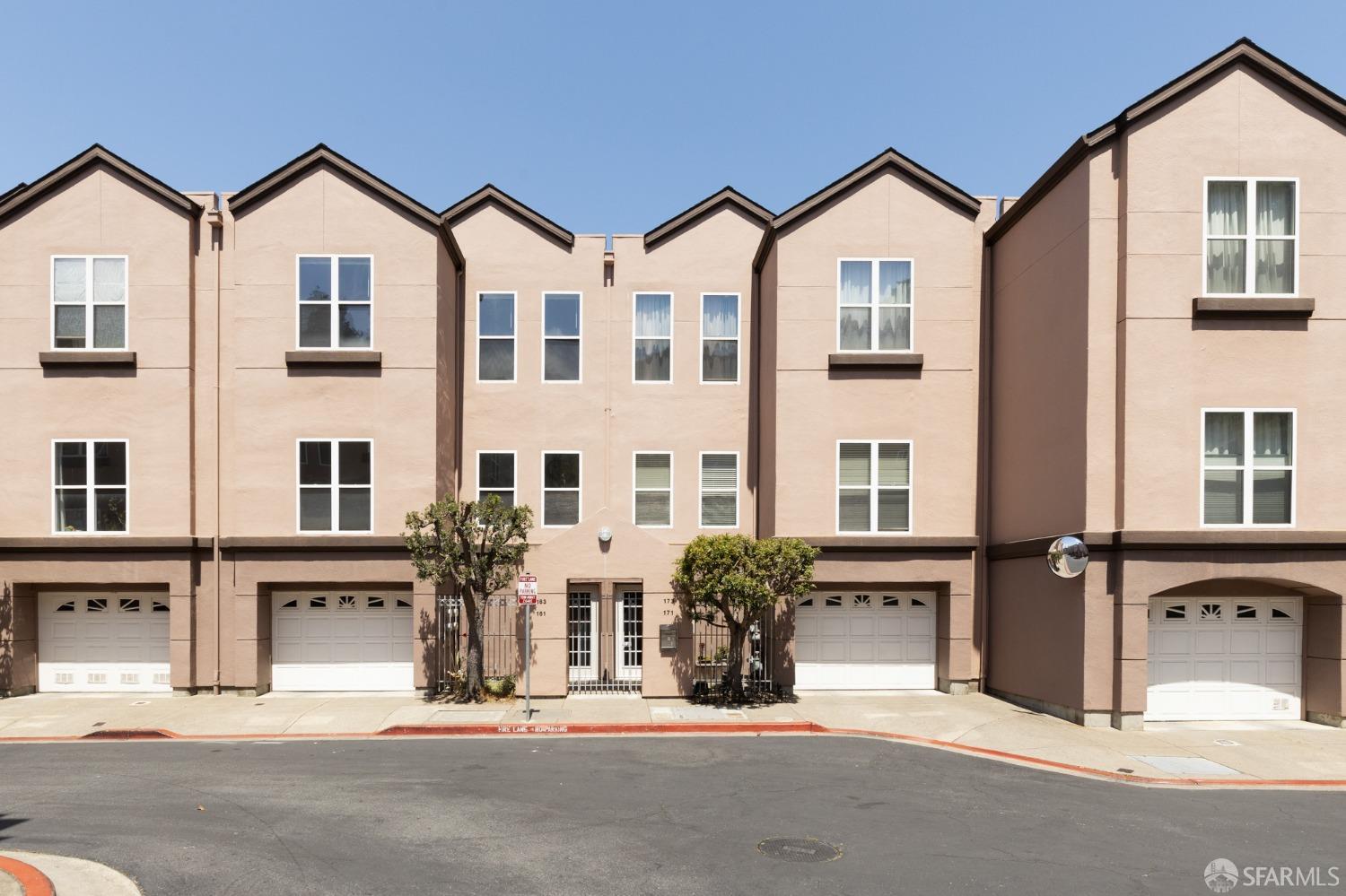 Detail Gallery Image 2 of 28 For 163 Stoneridge Ln, San Francisco,  CA 94134 - 2 Beds | 2 Baths