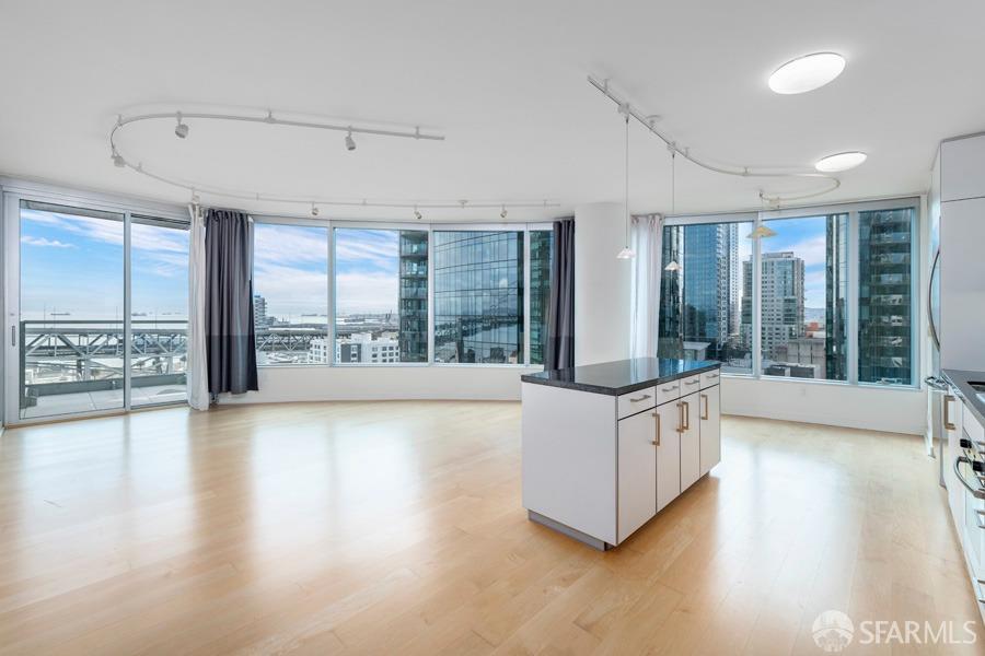Detail Gallery Image 4 of 24 For 301 Main St 14f,  San Francisco,  CA 94105 - 2 Beds | 2 Baths
