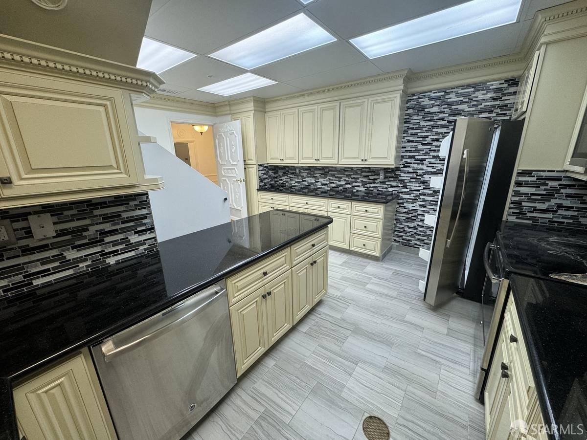 Detail Gallery Image 4 of 23 For 66 Cambon Dr a,  San Francisco,  CA 94132 - – Beds | – Baths