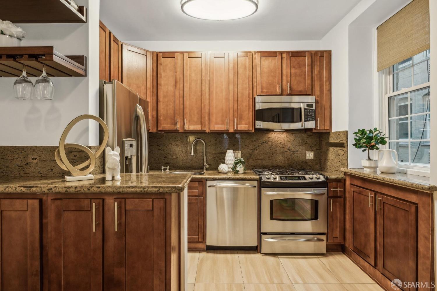 Photo #3: 425033759 Listing 