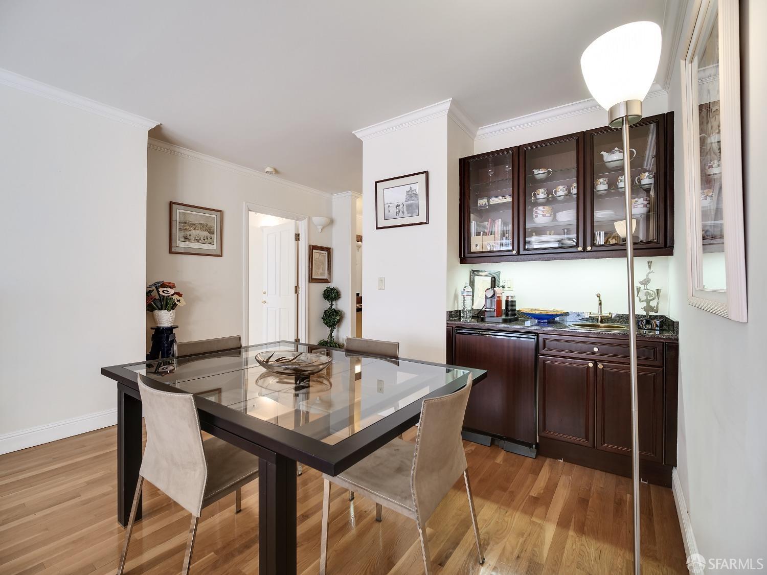 Detail Gallery Image 3 of 26 For 1340 Clay St #403,  San Francisco,  CA 94109 - 2 Beds | 2 Baths