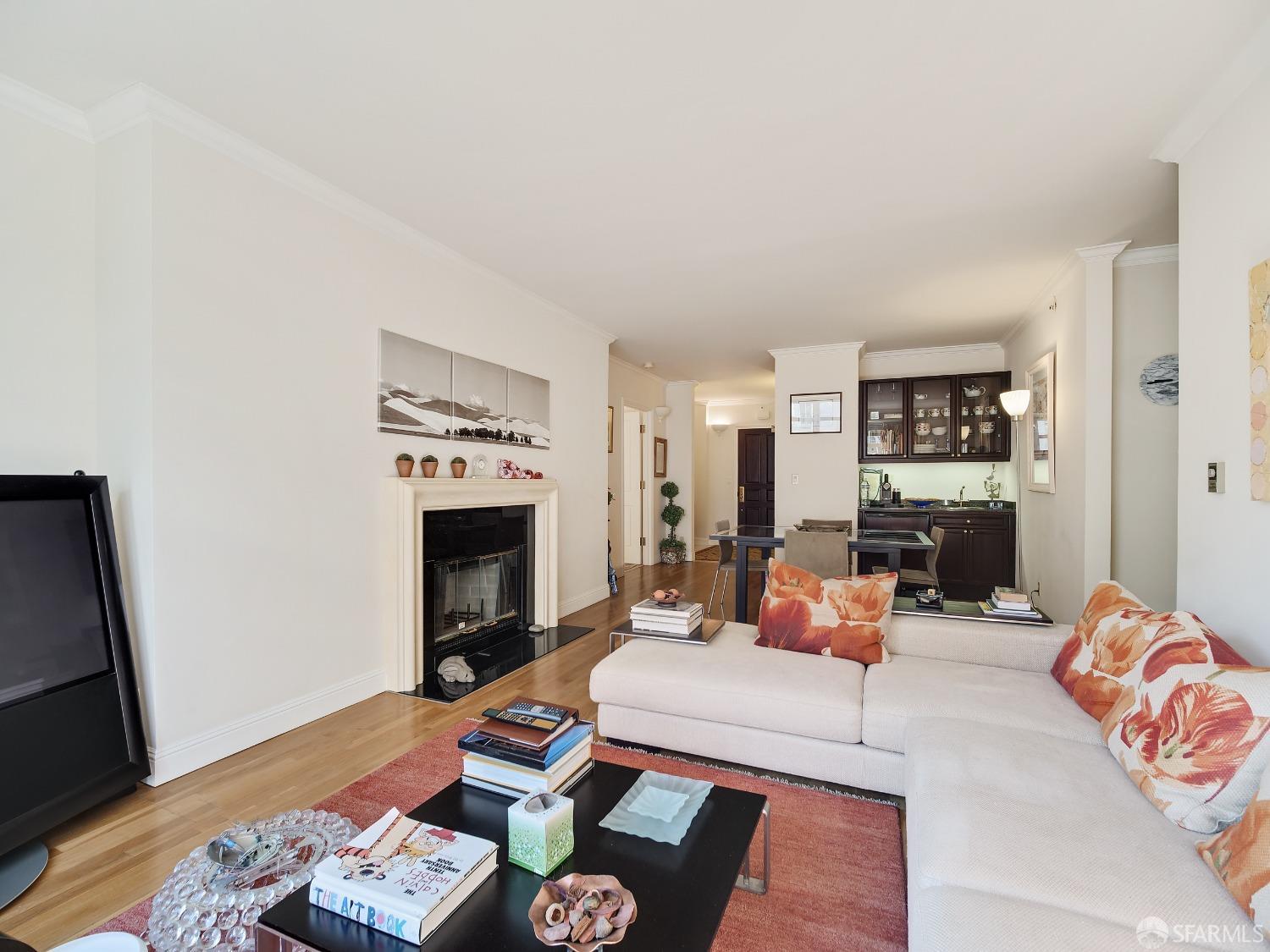 Detail Gallery Image 7 of 26 For 1340 Clay St #403,  San Francisco,  CA 94109 - 2 Beds | 2 Baths
