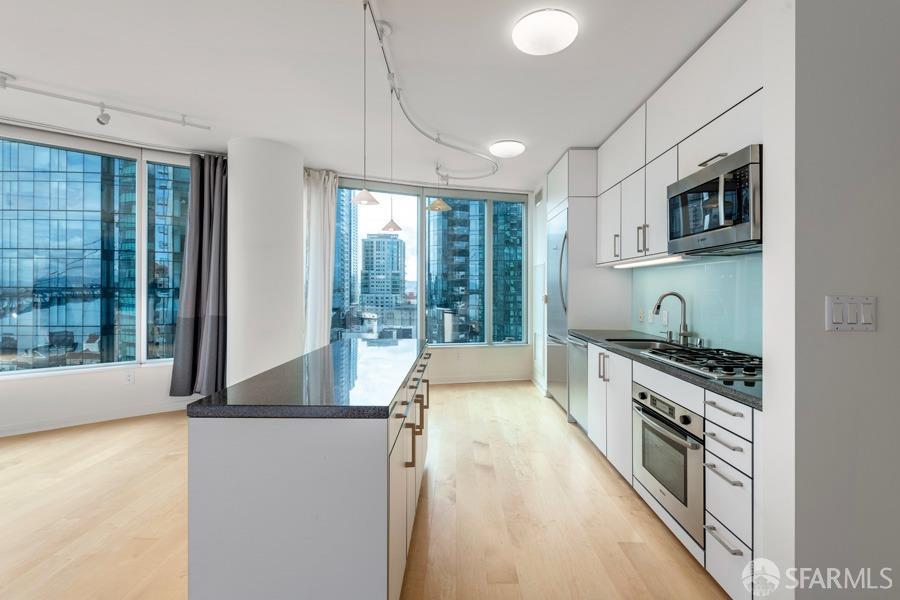 Detail Gallery Image 5 of 24 For 301 Main St 14f,  San Francisco,  CA 94105 - 2 Beds | 2 Baths